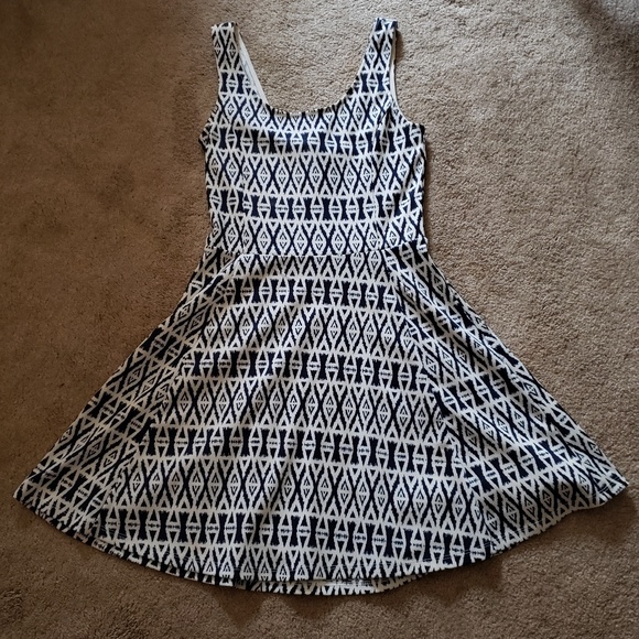 H&M Summer Dress - Picture 2 of 3